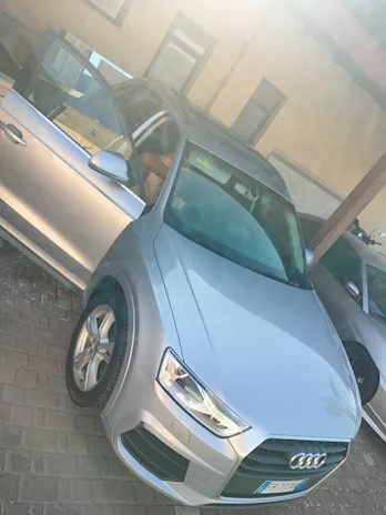 Q3 s line automatico stra full Anno 2017 Km 260000 Colore Grigio - Foto 3