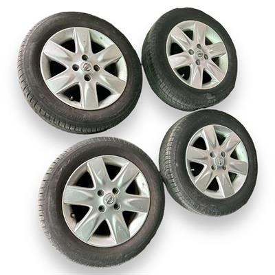 Cerchi in lega da 15 pollici gomme all'80% Nissan Micra
