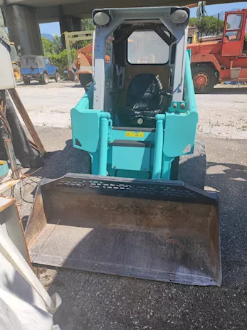 Mini pala Mustang 2032 tipo Bobcat - ottime condizioni, prezzo trattabile - Anteprima 2