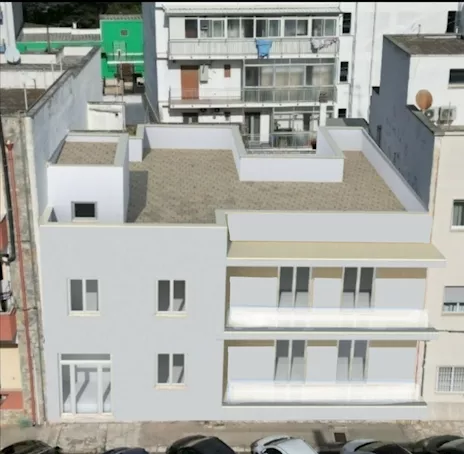 Lecce zona Ariosto 2 appartamenti con area solare