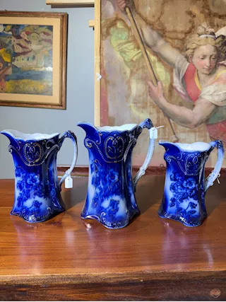 Tre brocche caraffe inglesi