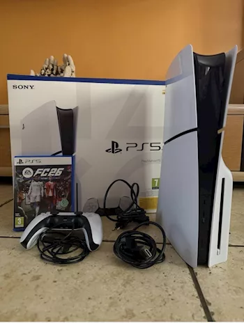 PlayStation 5 con tutti i suoi accessori