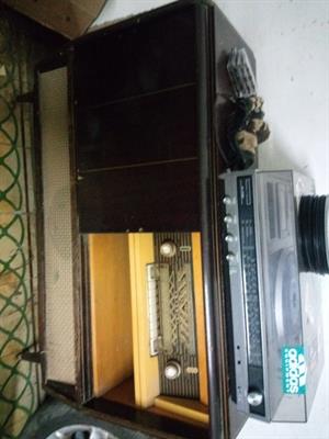 Mobile con stereo e giradischi antico - Anteprima 1