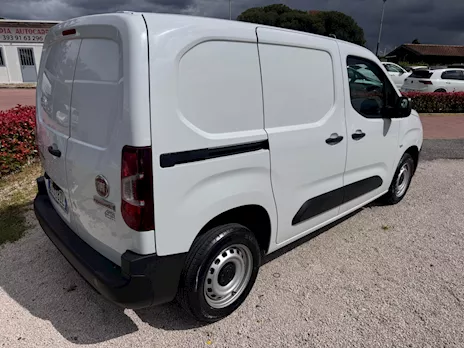 Fiat Doblò 1.5 HDI 100 CV E6D-I 2024 Km 72000 Euro 6, unico proprietario - Anteprima 4