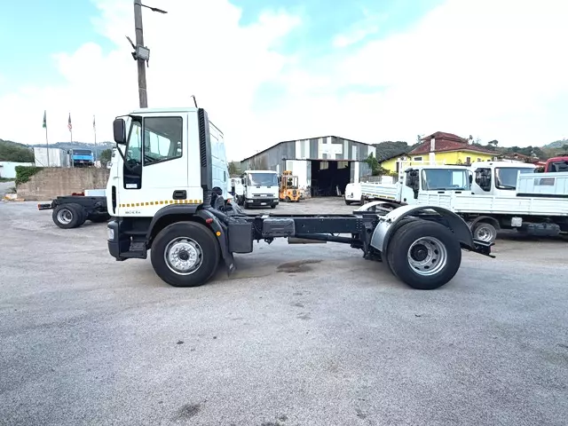 Camion Marca Iveco Eurocargo 180e24 k telaio