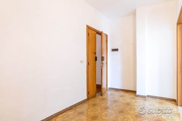 Trivano con cucina abitabile, posto auto e cantina Bilocali - Foto 2