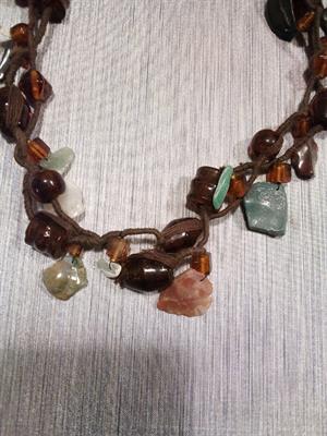 Collana in stoffa e collana in pietre, colore marrone - Foto 4