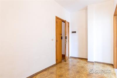 Trivano con cucina abitabile, posto auto e cantina Bilocali - Foto 2