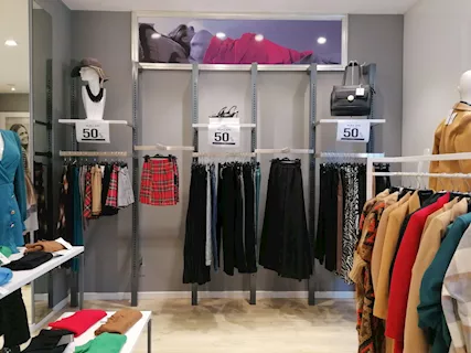 Corner con Appenderia e Mensole 34654