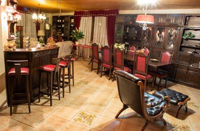 Tavolo da sala con 8 sedie