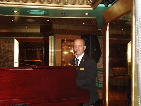 Live Music Pianobar & DJ Set