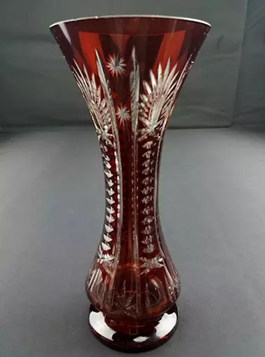 Vaso a tromba in cristallo boemo rosso rubino