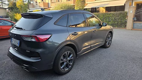 Bellissima Ford Kuga. Ibrida plug in.