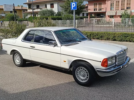 Mercedes e 230 anno 1980