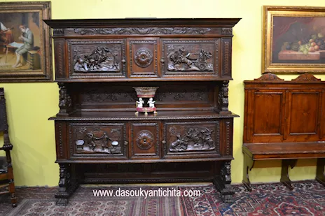Credenza doppio corpo del XX secolo stile Neorinascimentale
