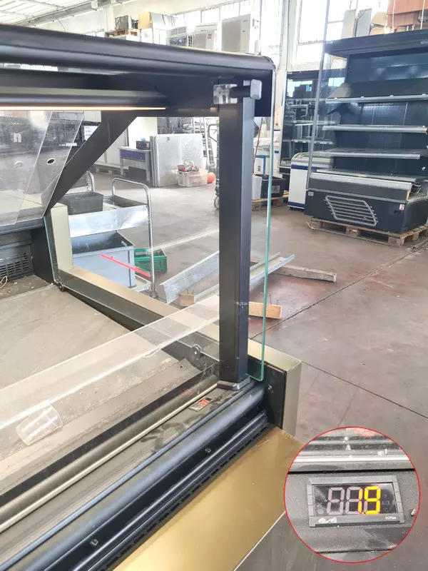 Banco refrigerato lineare macelleria usato, marca Frigomeccanica - Foto 2