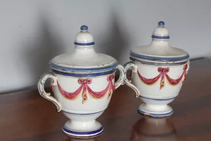 Antica coppia di vasi in terracotta portaspezie