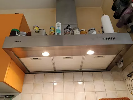 Cucina completa di elettrodomestici, colore arancio, in buone condizioni - Anteprima 4