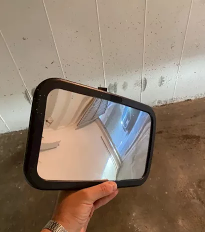 Specchietto retrovisore per seggiolino auto