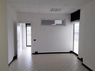Affittasi negozi di 61mq e 50mq in Genova Quarto
