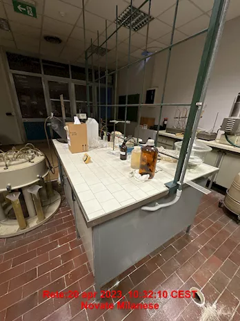 Arredi e macchinari da laboratorio
