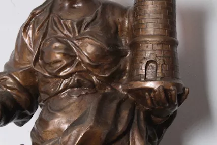 Antica grande scultura in bronzo raffigurante Santa Barbara - Foto 4
