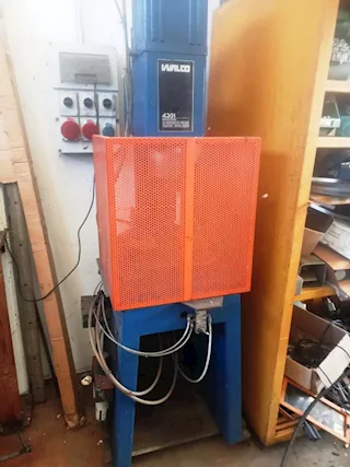 Pressa pneumatica usata WALCO 20 Tonn