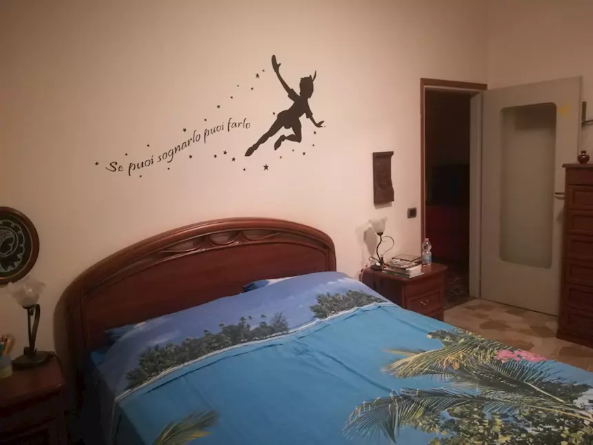 1200 Euro + utenze + 150 Euro - spese condomin - 3 Locali arredato