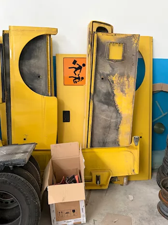 Vari ricambi carrozzeria cacciamali thesi