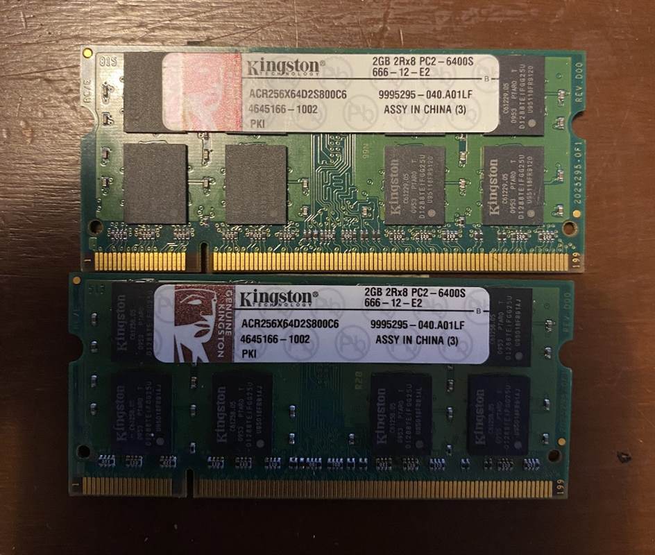 Memoria RAM Kingston 2RX8 ACR256X64D2S800C6 2GB (2 Pezzi)