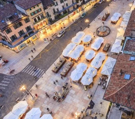 Ricerca di una commessa/o per bancarella in Pazza Erbe Veron