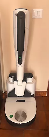 Folletto VK7s + accessori + lavapavimenti + robot