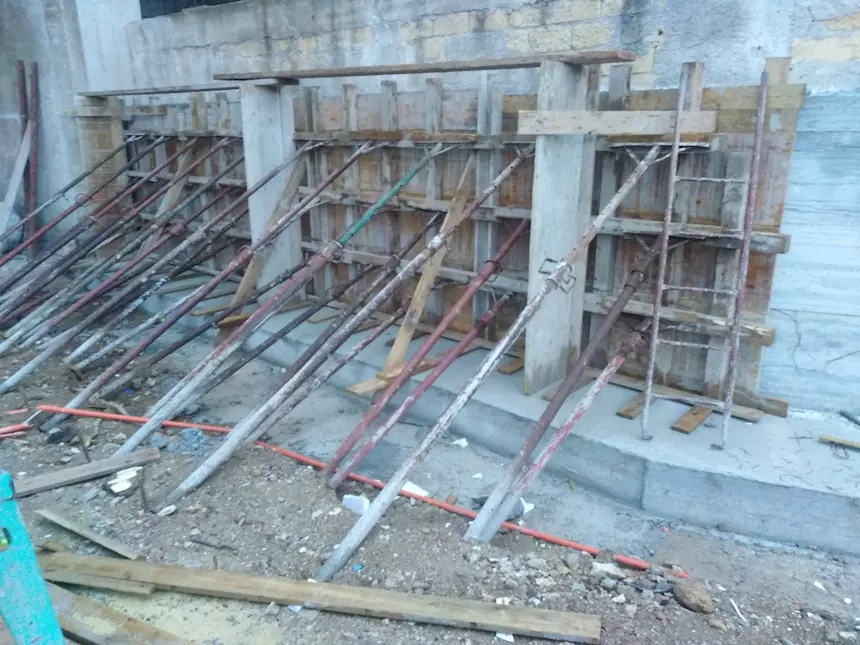 Foto 3 Muratore e carpentiere