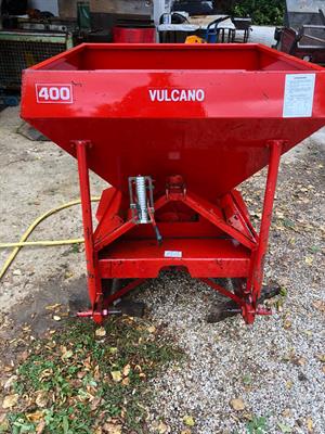Spandiconcime Vittoria per trattore mod.vulcano 400 lt