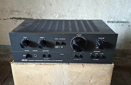 Amplificatore stereo integrato Akai AM-2250