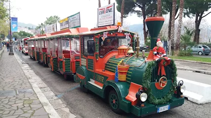 TRENINO DOTTO CON N. 3 VAGONI OTTIMO