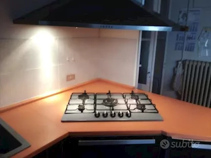 Cucina Completa di elettrodomestici e tavolo - Foto 4