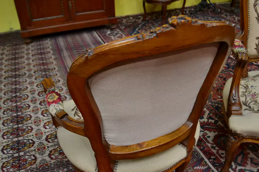Coppia di poltrone in noce stile Luigi XV metà del XX sec, in legno massello - Foto 10