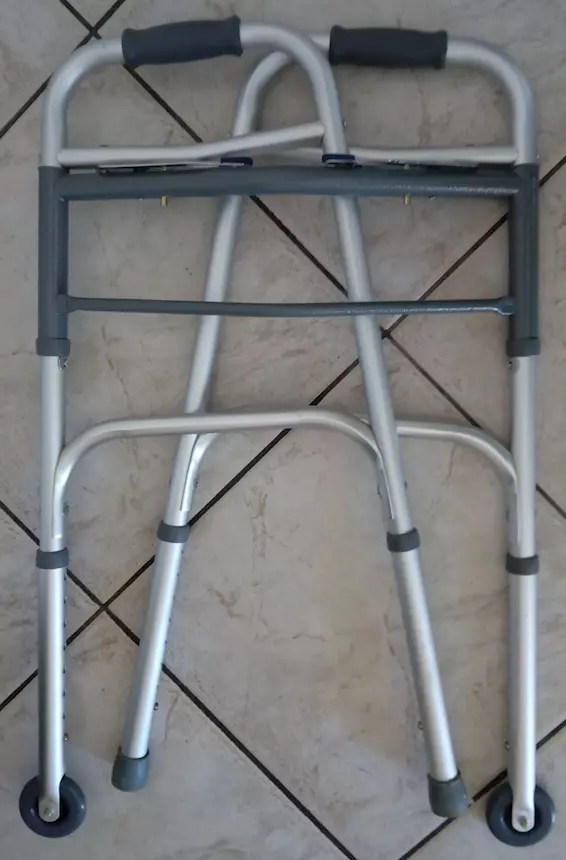Foto 7Deambulatore regolabile e richiudibile pieghevole in alluminio