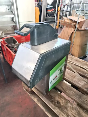 Taglia verdure elettrico a due velocità usato