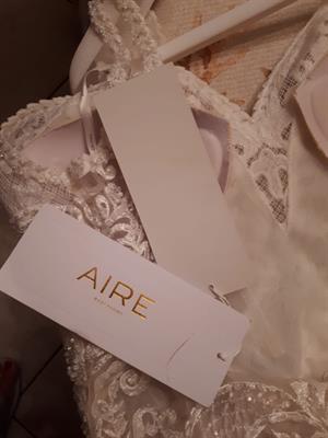 Abito da sposa con cartellino