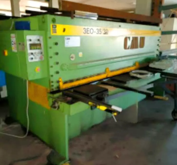 Cesoia lamiera a ghigliottina CMU mod 35/30 3EO, in buone condizioni
