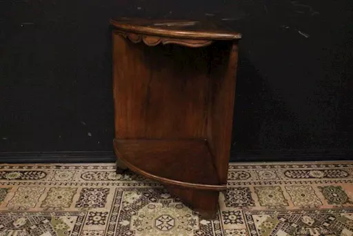 Angoliera di origine francese in legno decorato