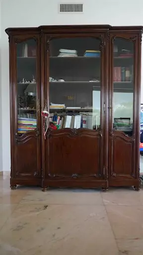 CREDENZA FRANCESE FINE SETTECENTO A TRE ANTE CON VETRINA