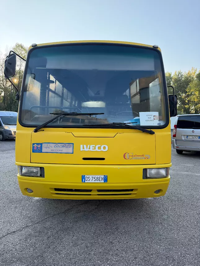Foto 8Scuolabus Marca Iveco 100 e 18 Cacciamali Anno 1997 Km 234000