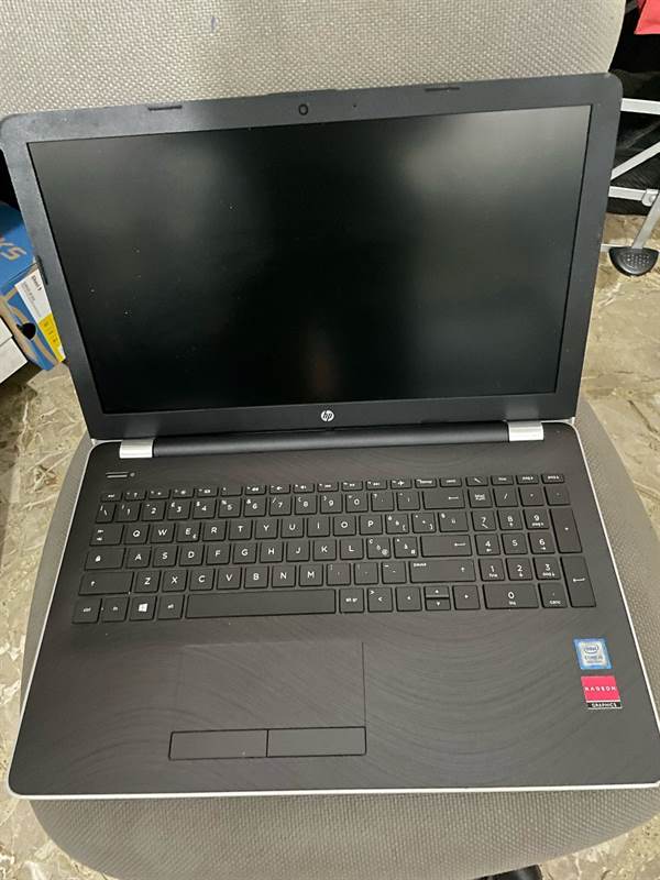 Foto 2Notebook Marca HP 15-BS1XX 8 GB, in buone condizioni
