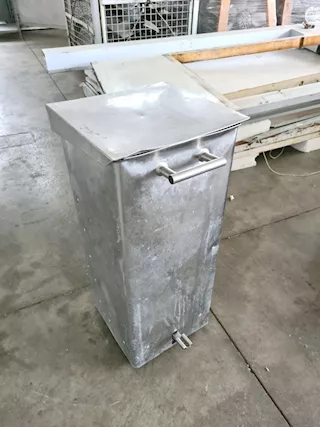 Bidoncino inox con pedale usato
