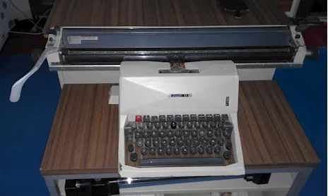 Macchina da scrivere olivetti
