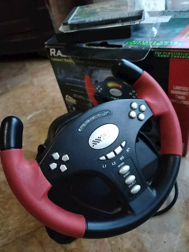 Foto 2 PlayStation GT2 RACING WHEEL PELICAN e 2 CD