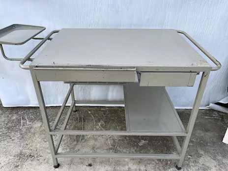 Tavolo di taglio pelle e tessuti